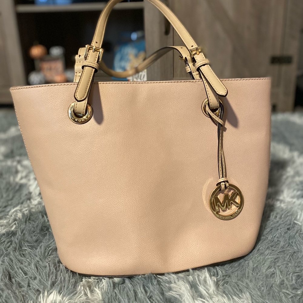 Michael Kors Tote Bag w/Top Snap Closure